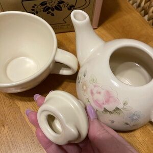 Pfaltzgraff vintage never used tea for one. Tea Rose